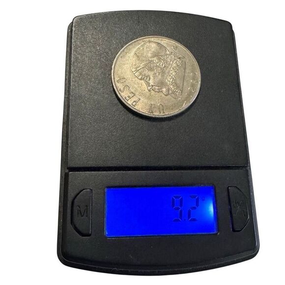 1982 Un 1 Peso Mexico Closed 8 Wide Date KM# 460 - Picture 7 of 9